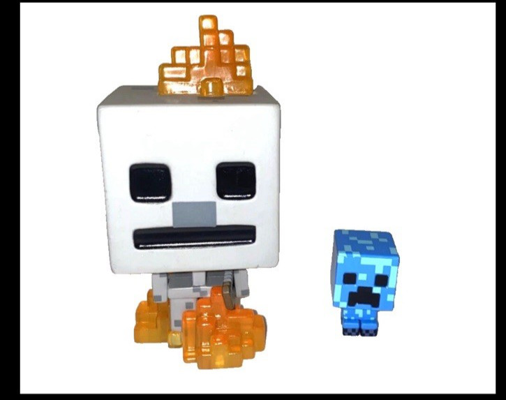 Funko Pop Minecraft Flaming Skeleton #326 & Pocket Blue Charged Creeper sciolto