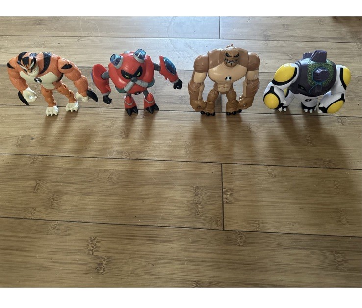 Bandai Ben 10  Action Figures  6" Bundle