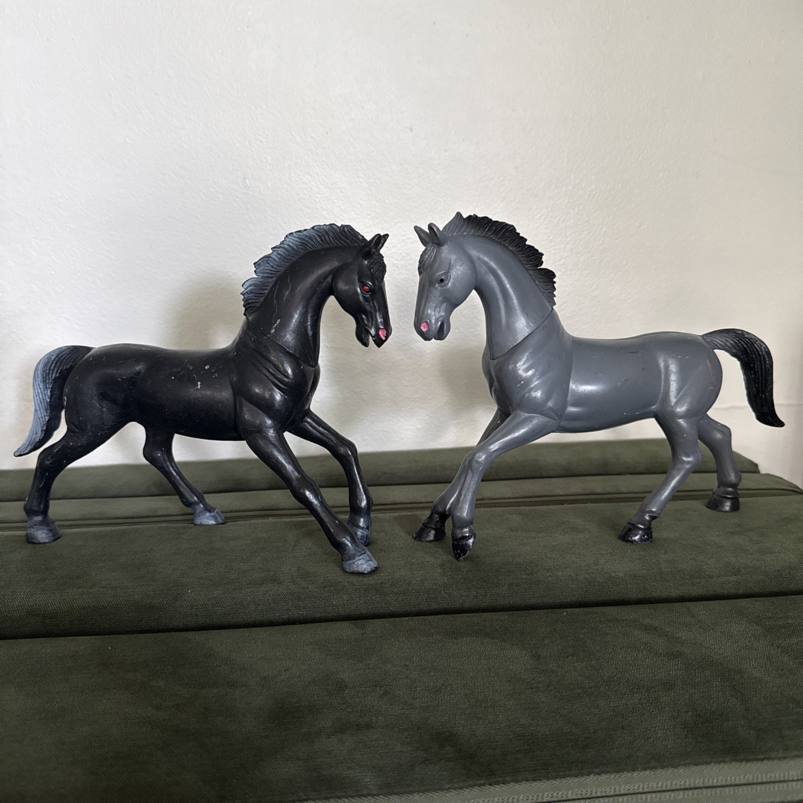 Coppia Cavalli Imperiali 1984 10” Giocattolo Figura Animale Regno Stallone Selvaggio Vintage