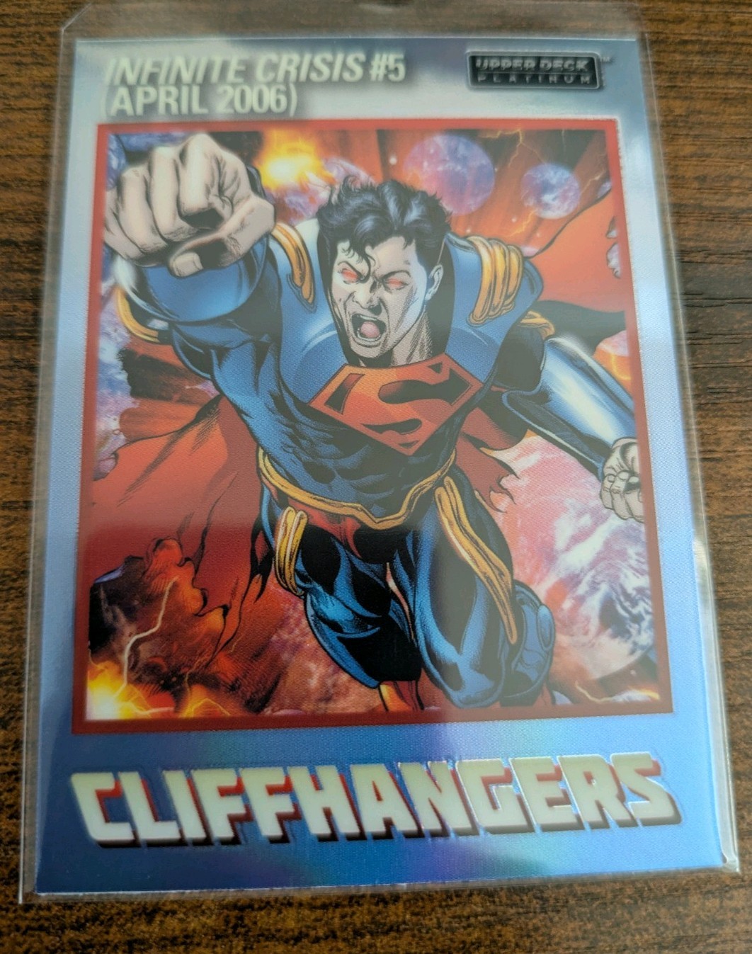 2026 Upper Deck DC Platinum Cliffhangers Inserto Arcobaleno Crisi Infinita