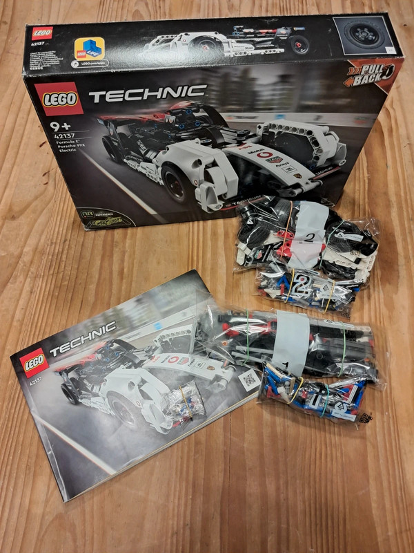 42137 Formula E Porsche 99 X Electric