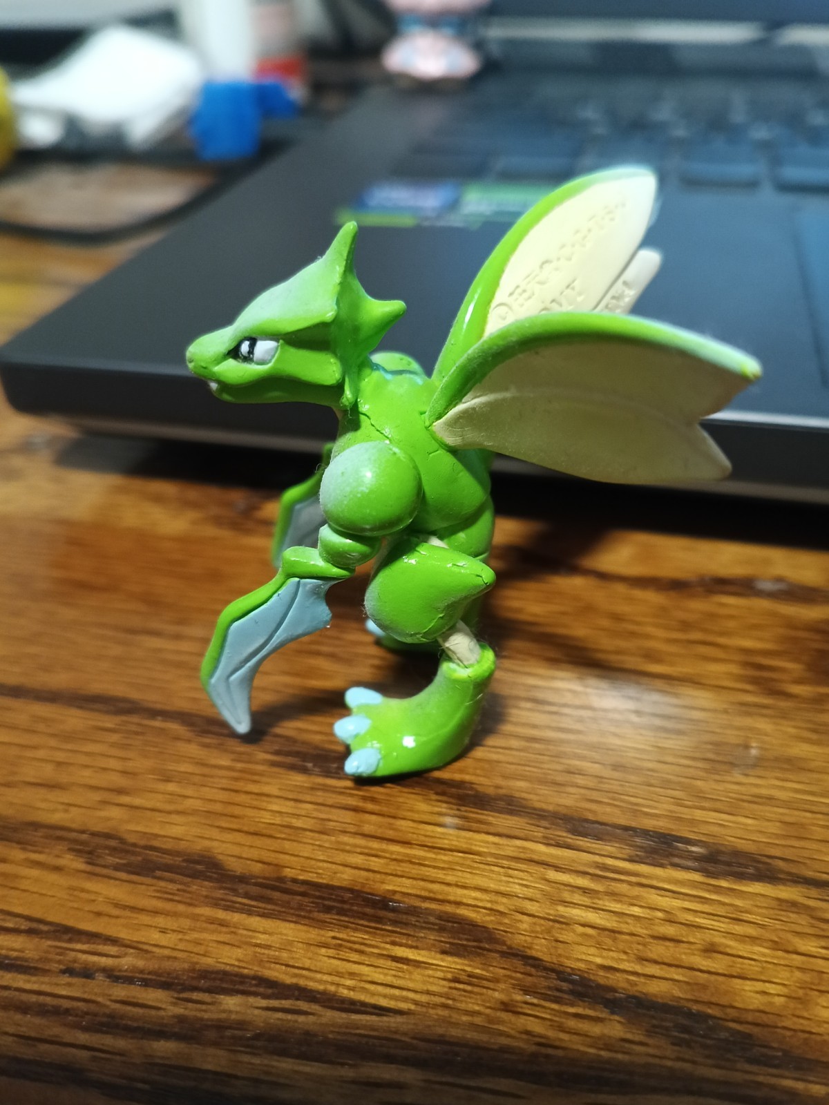 Modellino giocattolo vintage Nintendo Pokemon TOMY CGTSJ Scyther con moneta Pog vintage