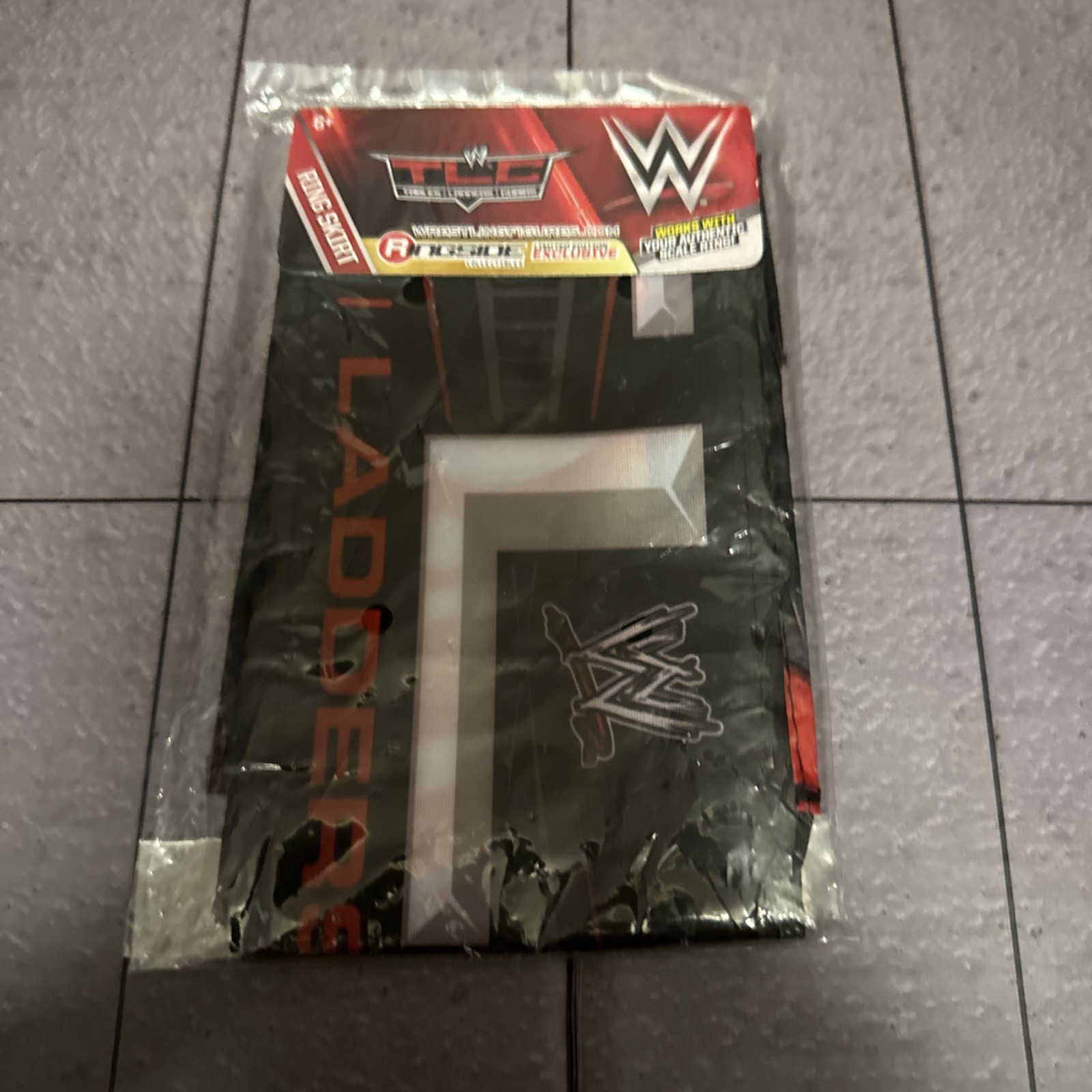WWE Tavoli Scale e Sedie Autentica Scala Anello Gonna Ringside Esclusiva 