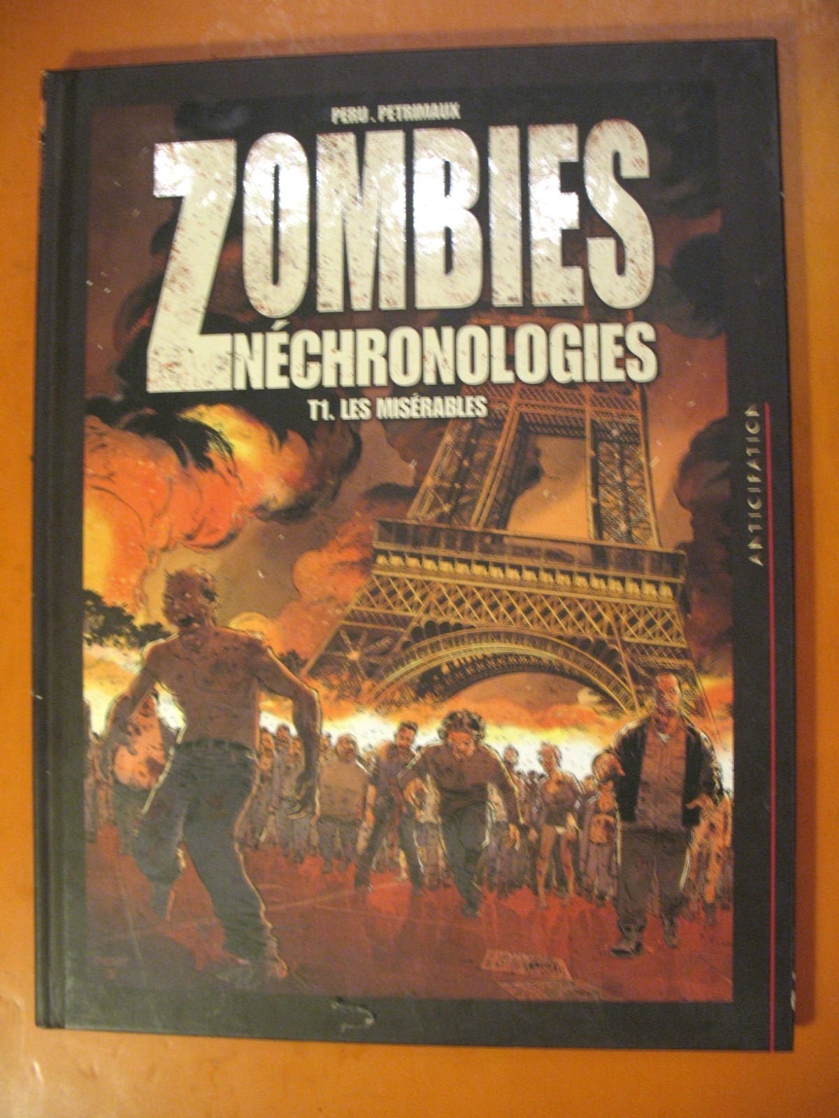 ZOMBIE Néchronologies Tome 1. Les Misérables par  Peru & Petrimaux.  Soleil