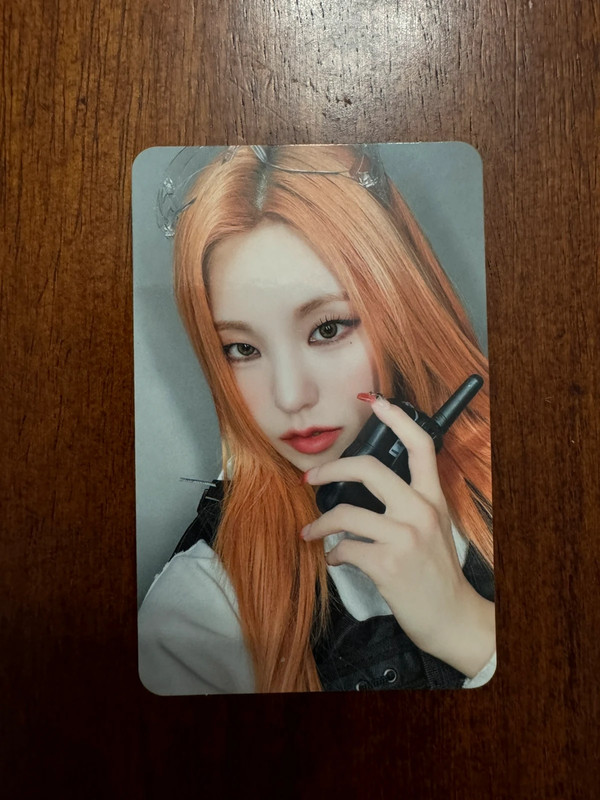 Yeji photocard Born to Be