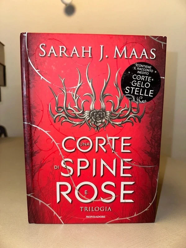 Una corte di rose e spine