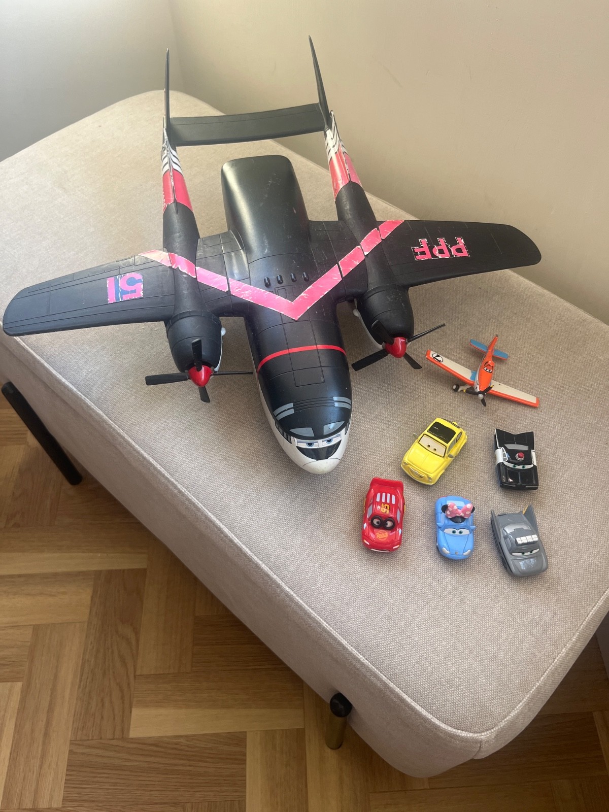 Disney Pixar Cars Aerei Fuoco e Soccorso Plastica Cabbie Aeroplano Trasportatore