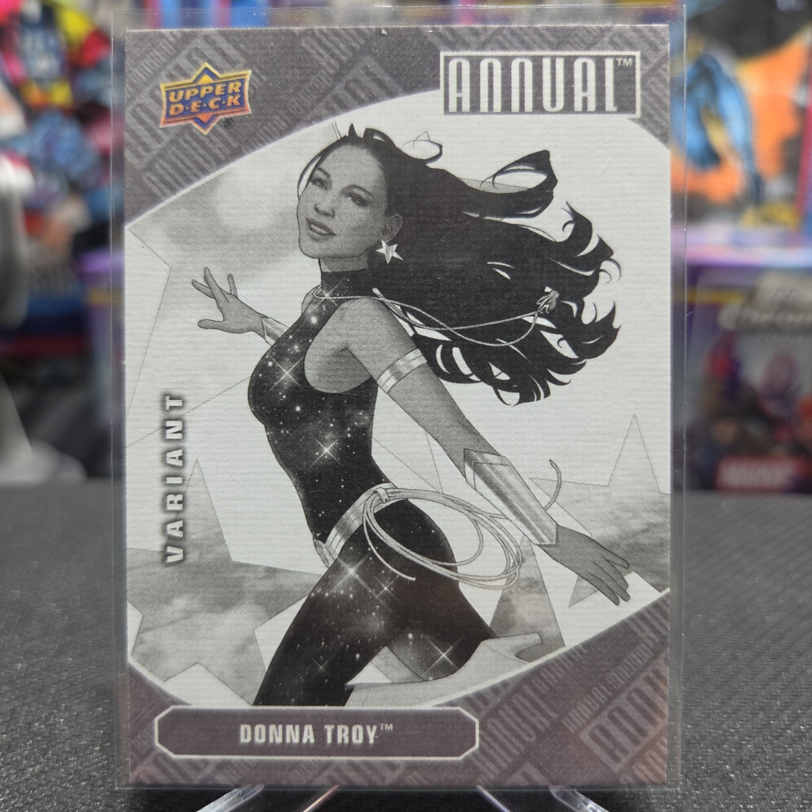 Donna Troy 2023-24 Upper Deck DC Annuale Tela Variante Copertine #24