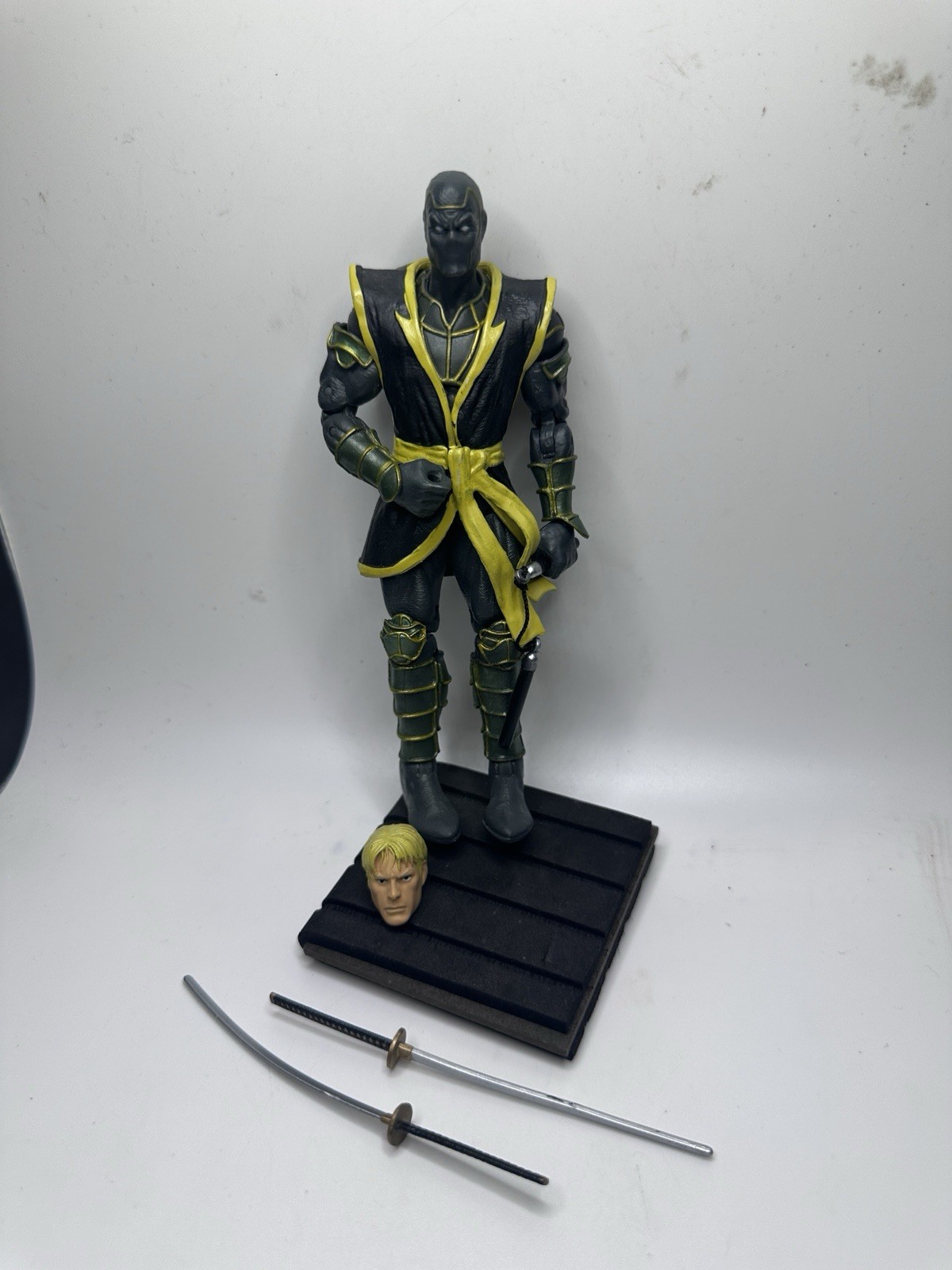 2008 Hasbro Marvel Legends RONIN  6” Action Figure, Hawkeye: From Elektra Set
