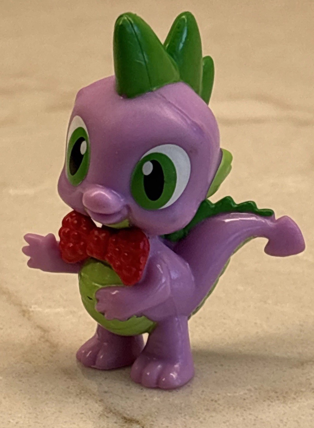 Minifigure giocattolo My Little Pony Friendship is Magic Spike the Dragon con cravatta ad arco