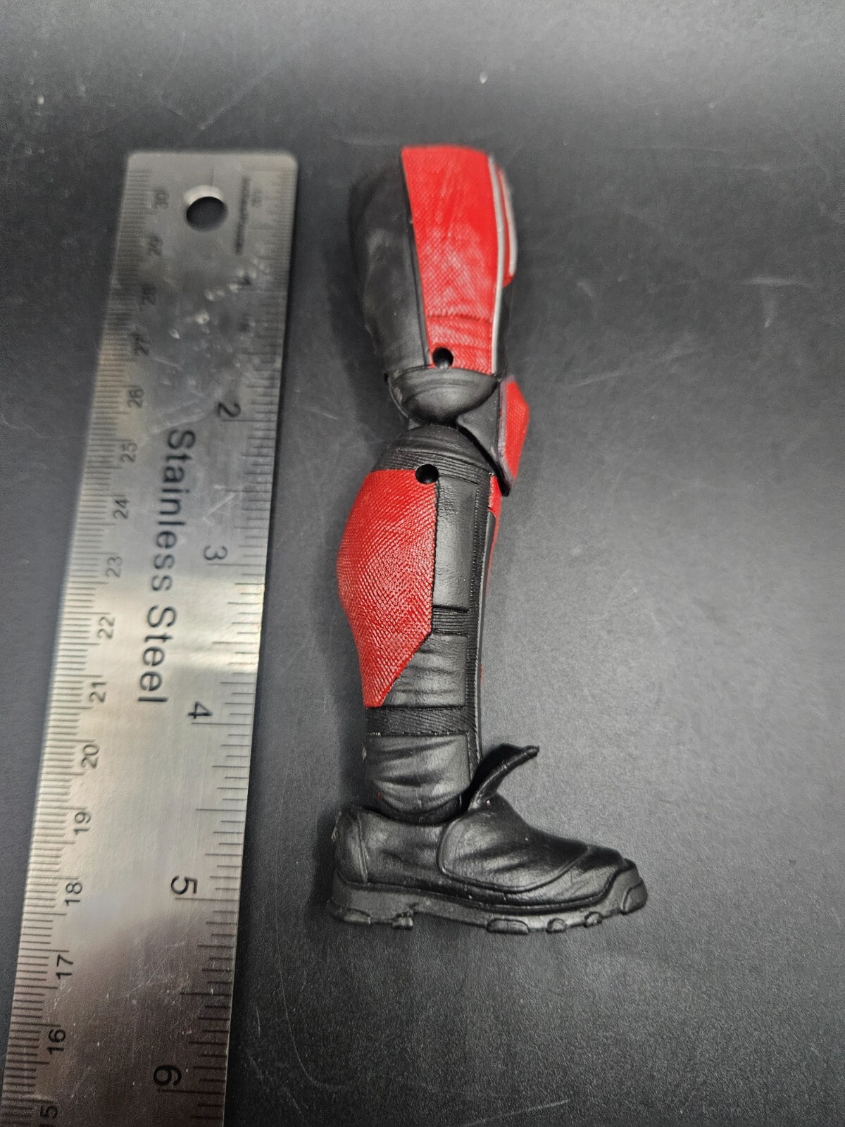 Marvel Legends Civil War Giant Man Baf Left Leg Loose From Black Panther