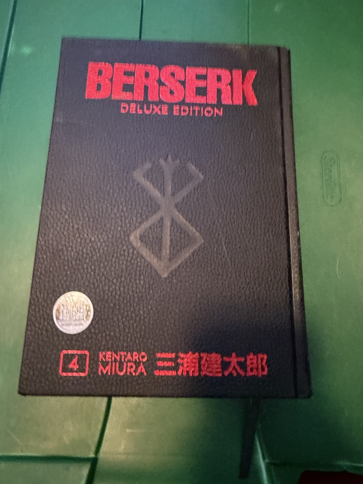 Berserk Deluxe Edition copertina rigida volume 4 Z27