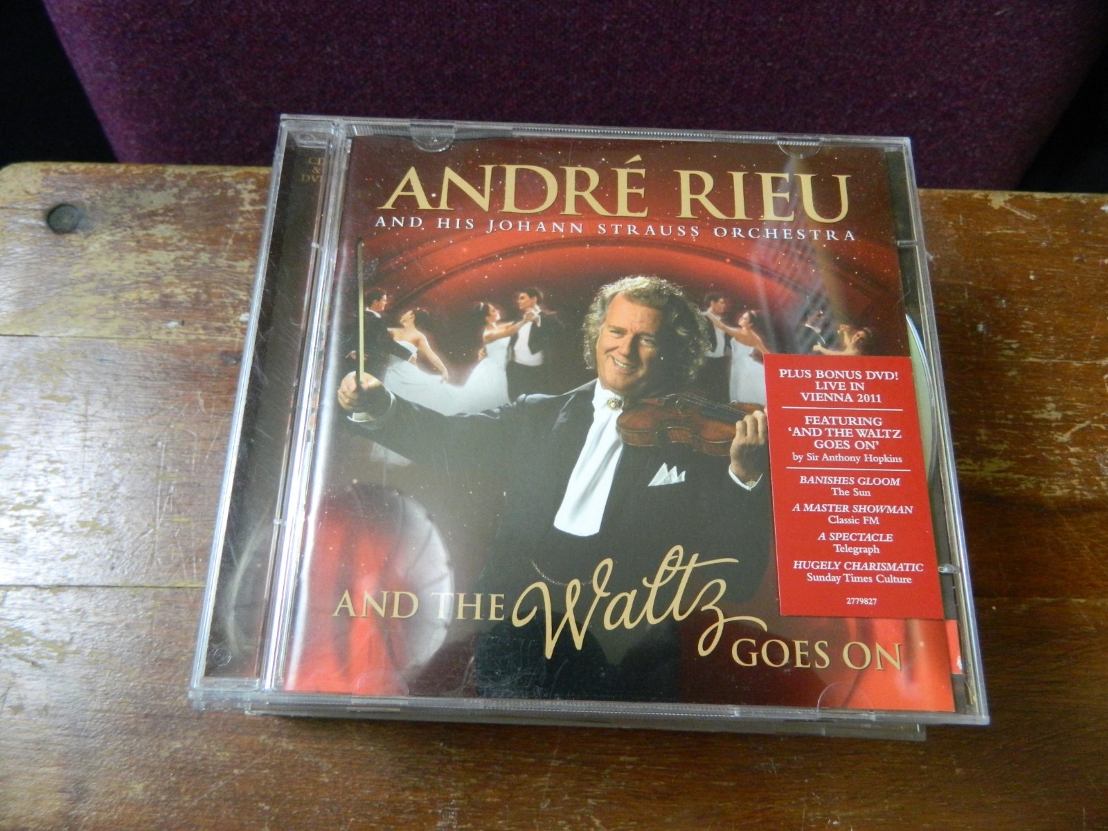 Andre Rieu & his Johana Strauss orchestra & the waltz goes on CD (E)