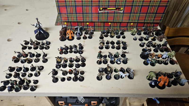 Dungeons & Dragons - Huge miniatures lot