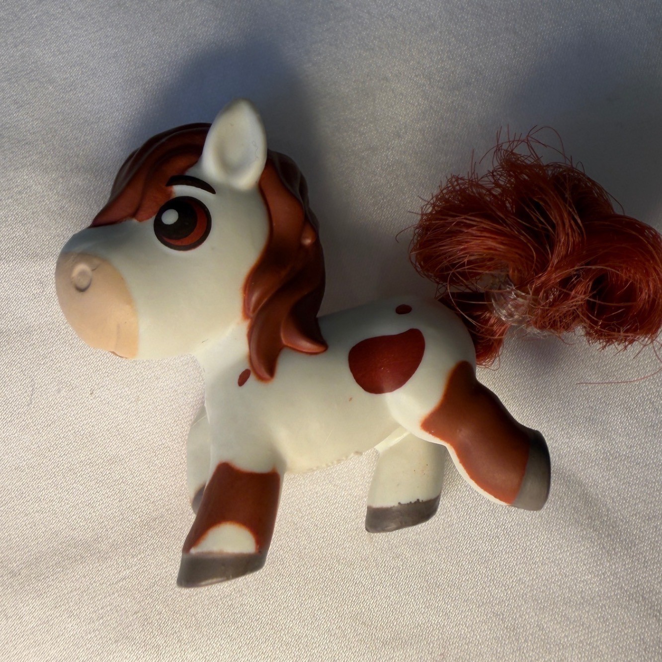 DreamWorks Spirit Untamed Mini Figura Cavallo Bianco Marrone Pinto Coda Radicata 2020