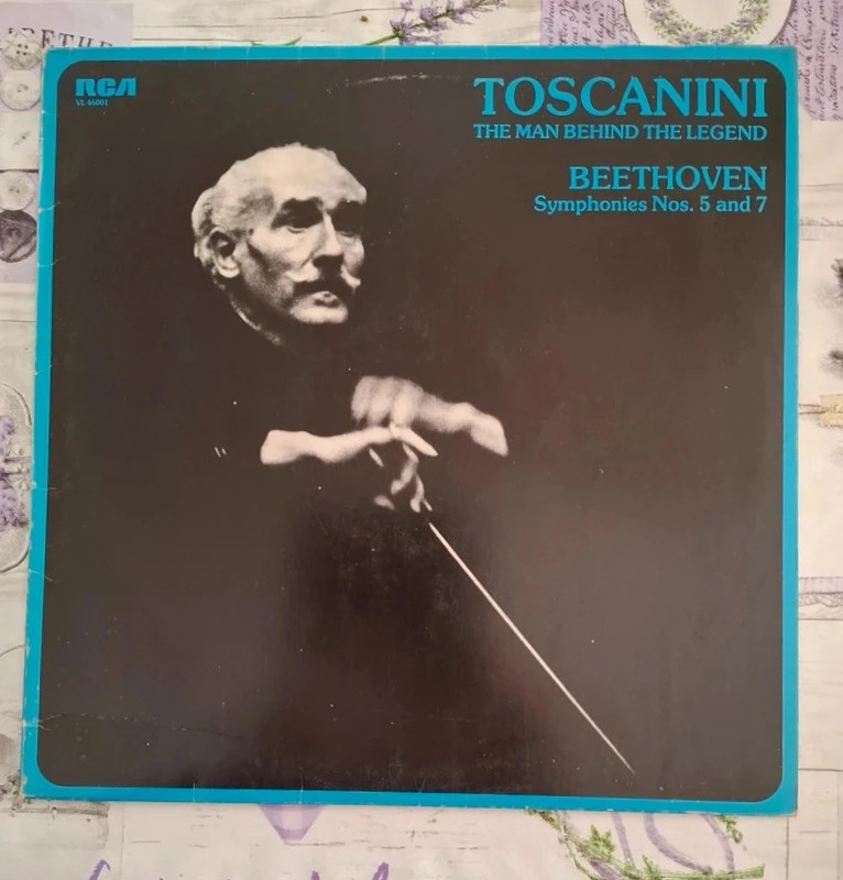 33 giri - "Toscanini: The Man Behind The Legend" - Sinfonie n. 5 e n. 7 di Ludwig van Beethoven