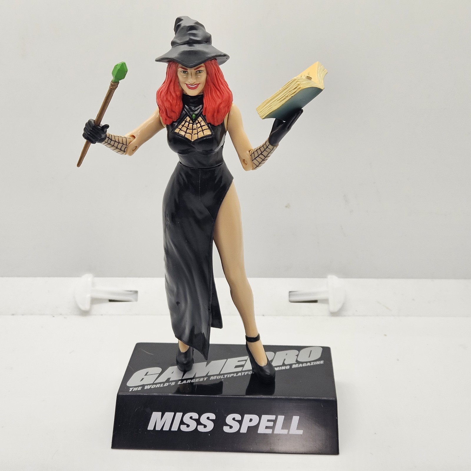 Halloween Strega Action Figure COMPLETO Libro Incantesimi e Bacchetta Come Nuovo "Miss Spell"