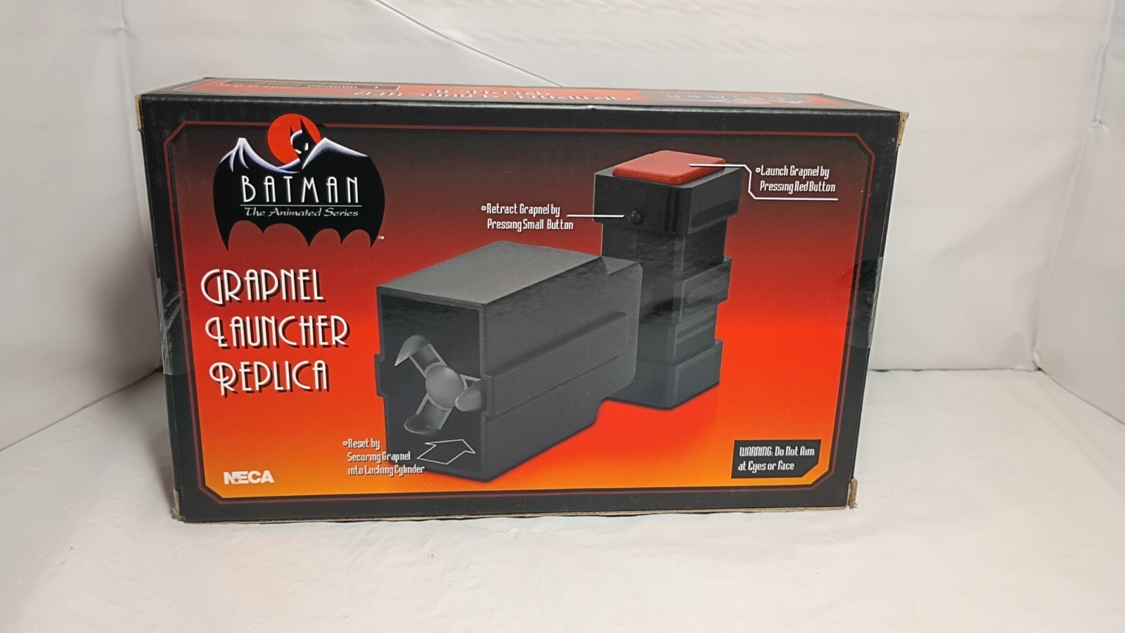 NECA Batman The Animated Series Grapnel Launcher Replica NUOVO 1:1 Scala Prop