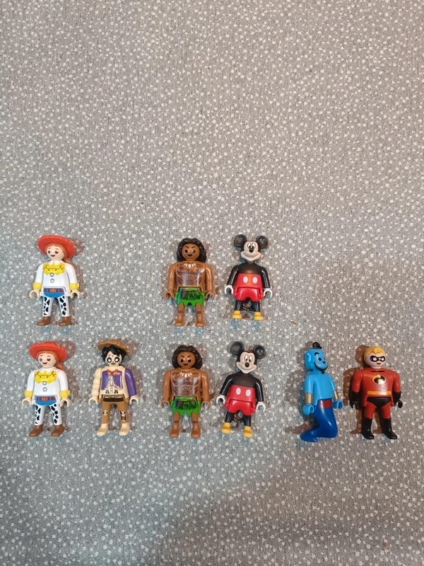 Muñecos de Playmobil DC Disney. Huevos Kinder