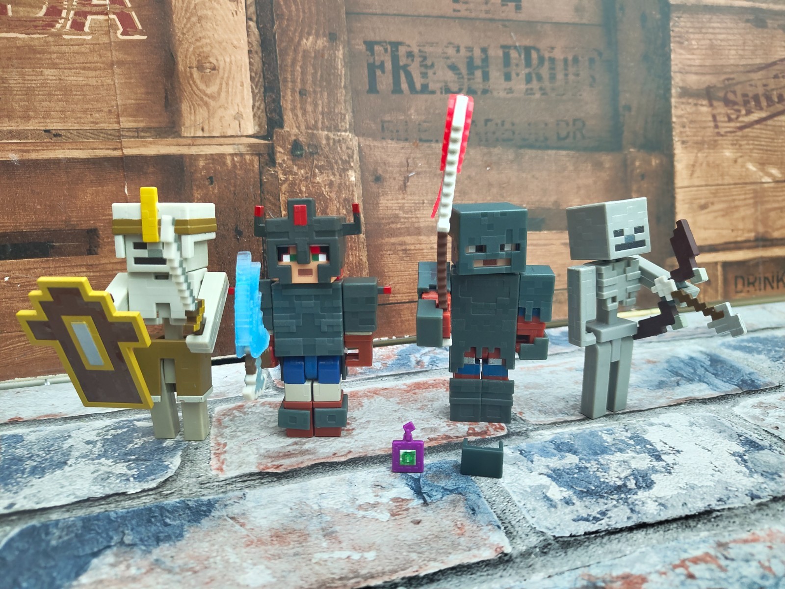 Minecraft Dungeons Valorie and Hex with Skeletons Action Figures + Armour