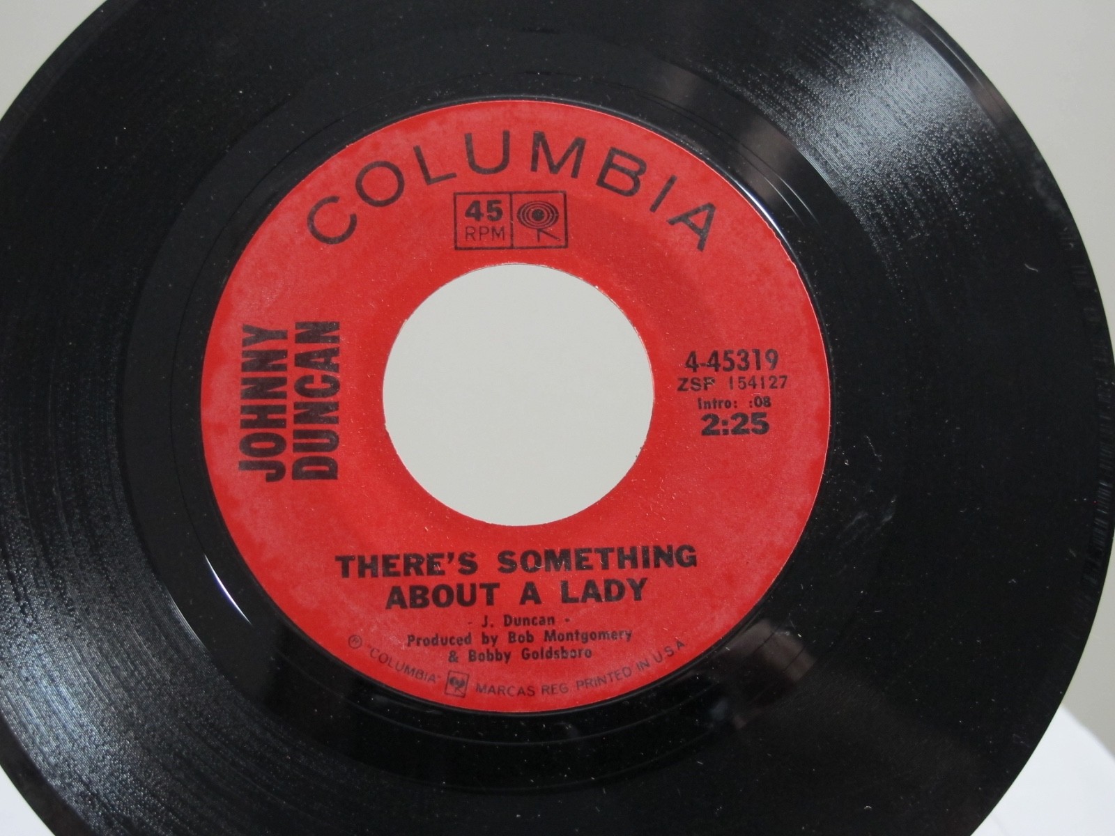 45 RECORD - JOHNNY DINCAN -  THERE'S SOMETHING ABOUT A LADY