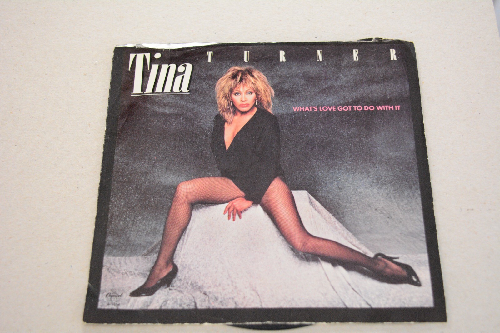TINA TURNER "WHAT'S LOVE GOT TO DO WITH IT" 45RPM 7" VINYL & PIC SLEEVE [D12-60]