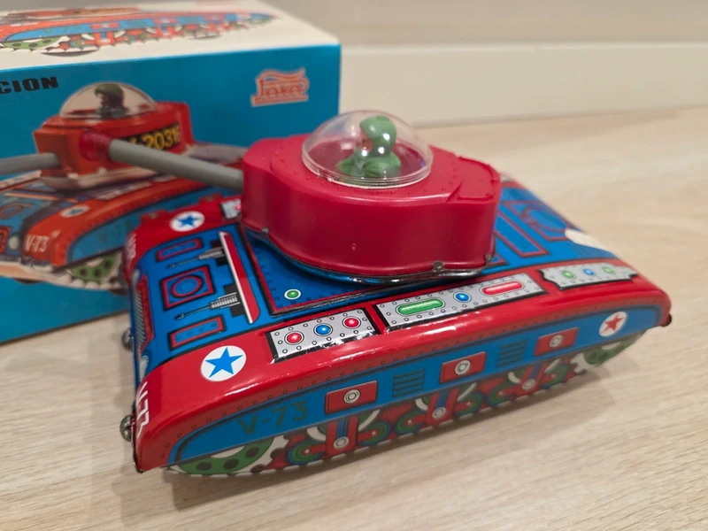 Tanque Paya con su caja ( años 70)