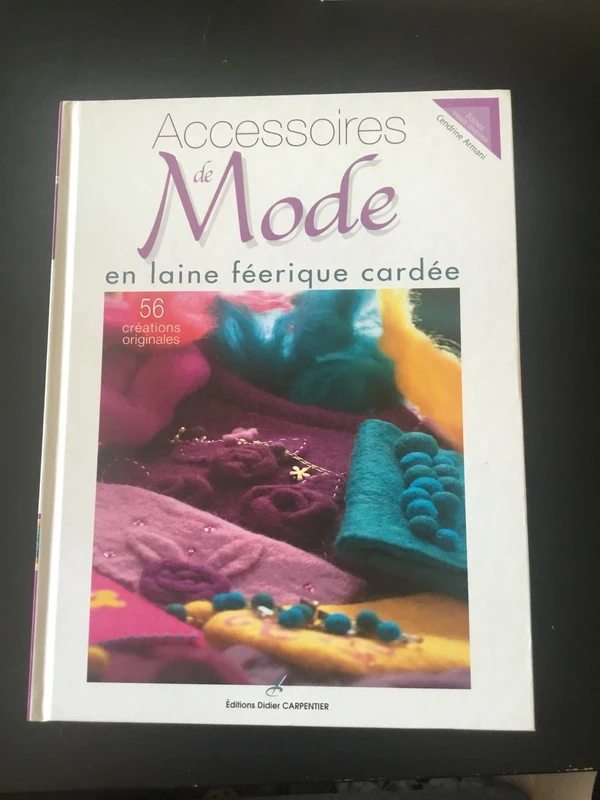 Accessoires de Mode en laine féerique cardée