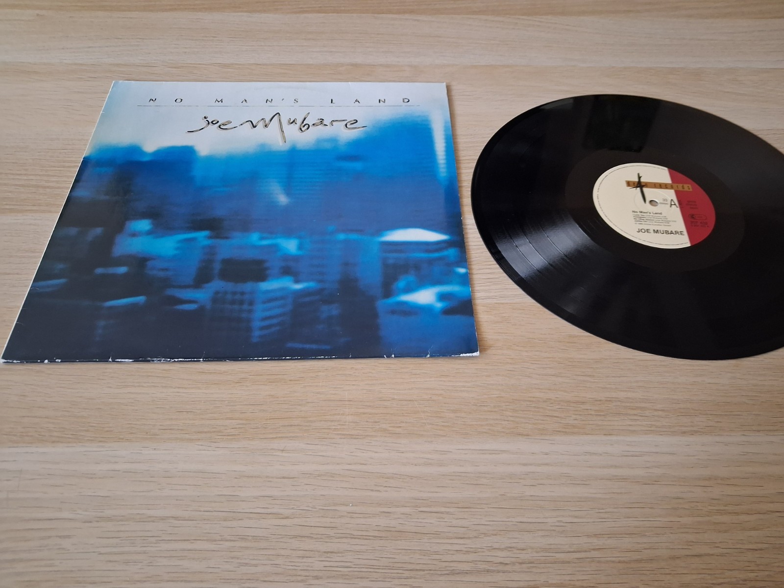 LP 33 TOURS Joe Mubare – No Man's Land