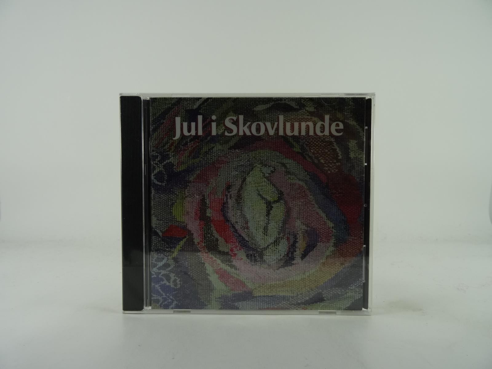 JUL I SKOVLUNDE NAR JULENS KLOKKER KIMER/VI HAENGER OP EN ADVENTKRANS (11) 19 Tr