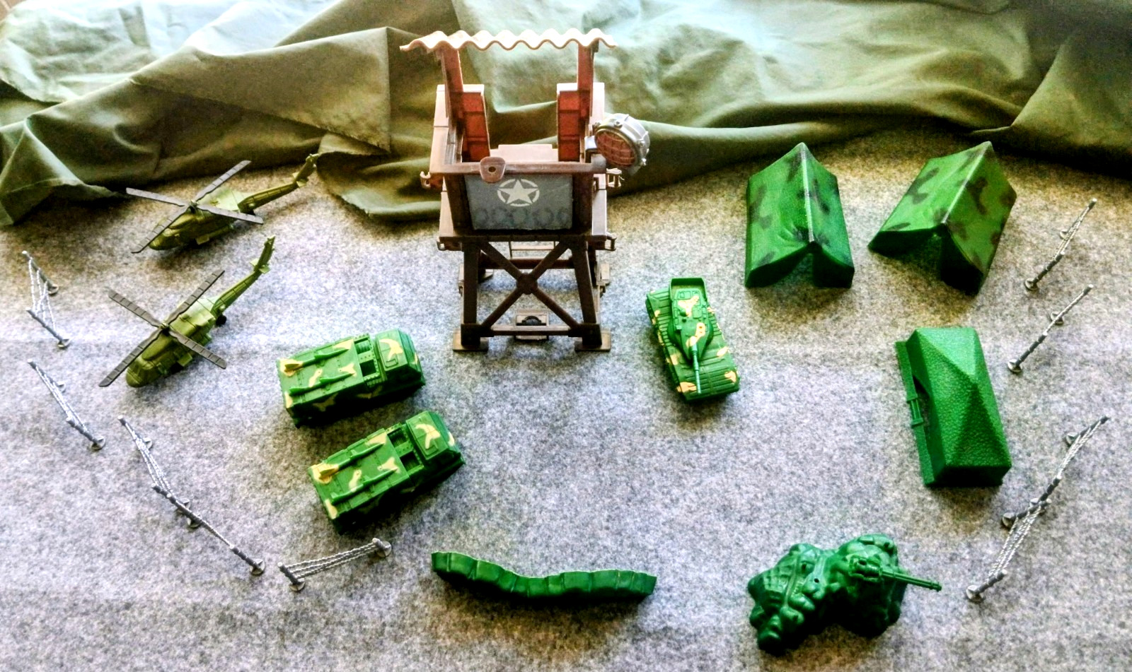 Military Toy Playset 20 Pc. * 11" UK Watch Tower, Terrain Vehicles, Rope Fences