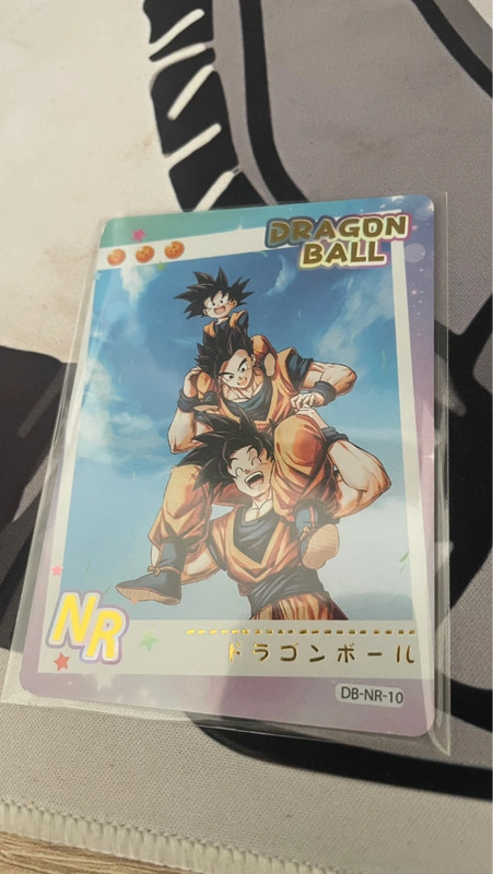 Carta súper rara de Goku