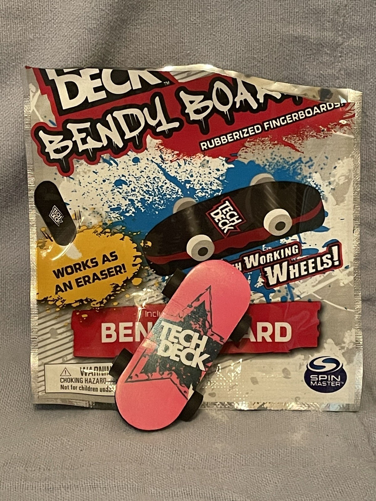 NEW Tech Deck Bendy Board Eraser Fingerboard Skateboard - Black Red Star Board