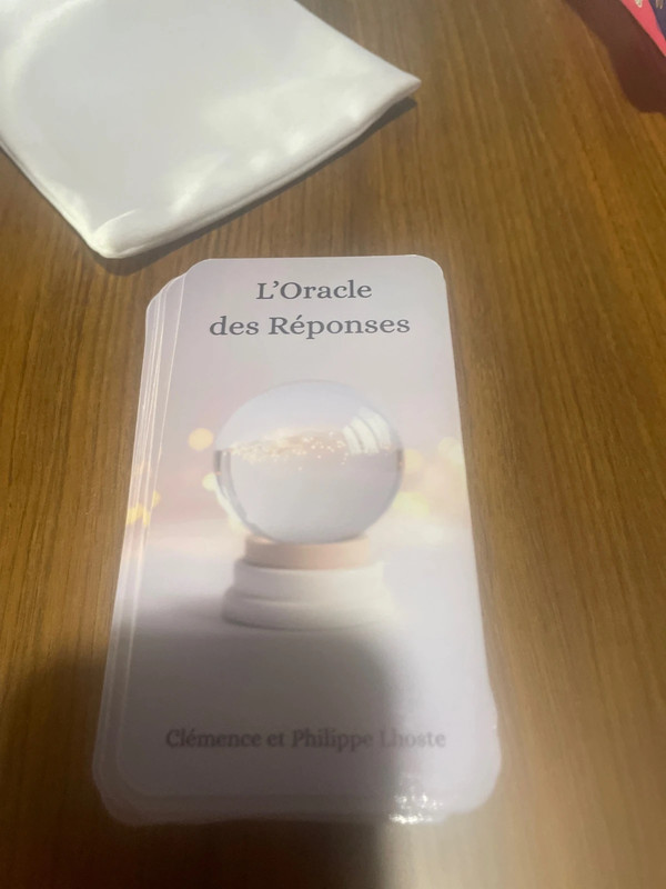Bellissime carte oracoli con sacchetto in velluto bianco