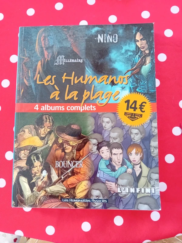 Les Humanos à la plage