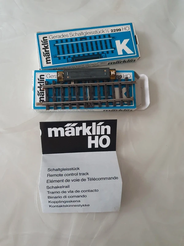 2 rails de commutation Märklin 2299
