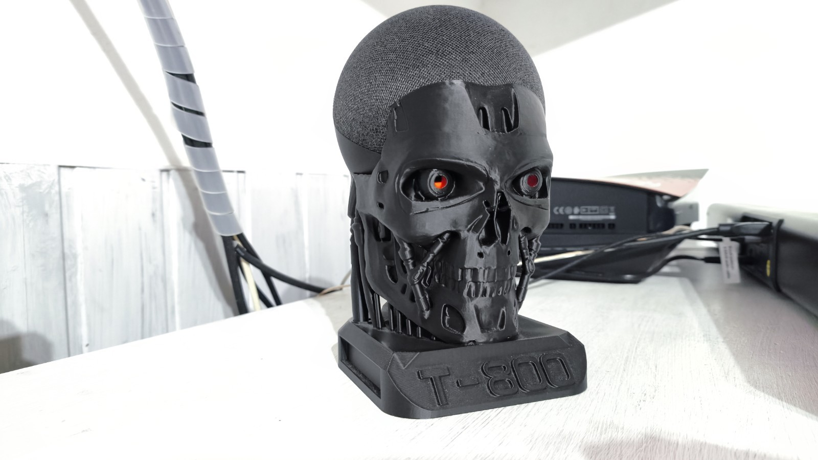 Supporto Per Alexa A Forma Di Terminator T-800