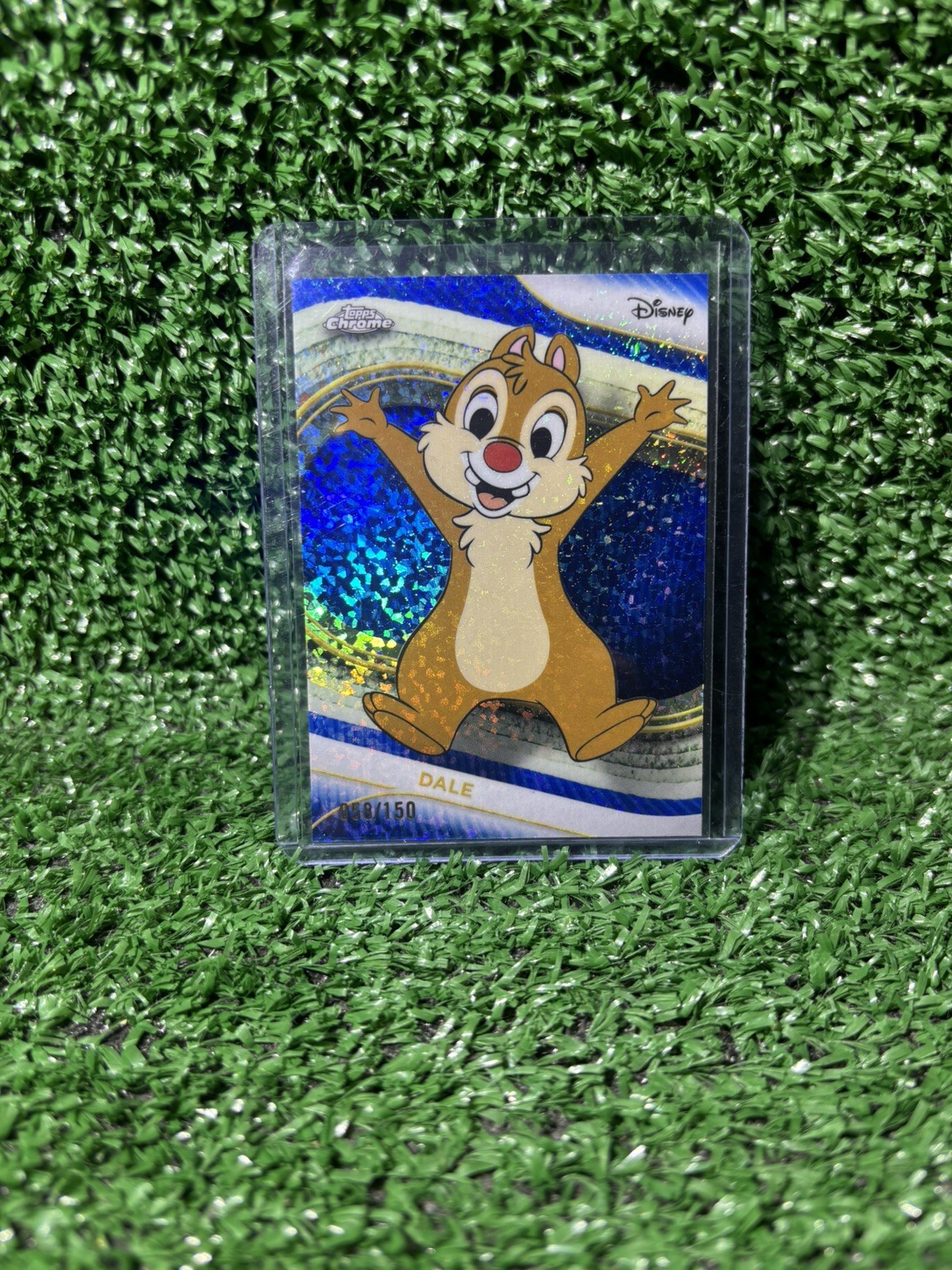 2025 Topps Chrome Disney Dale Blu Mini Diamanti Rifrattore #/150