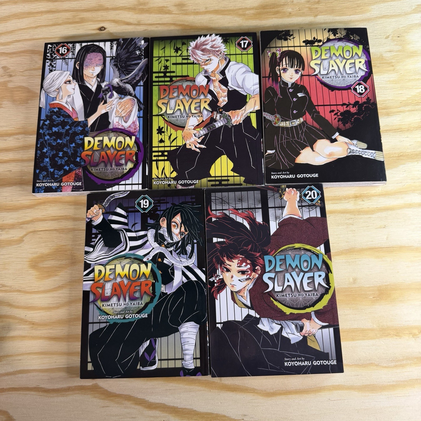 Demon Slayer: Kimetsu no Yaiba Manga Lotto Volumi 16-20 - Inglese - Viz Media