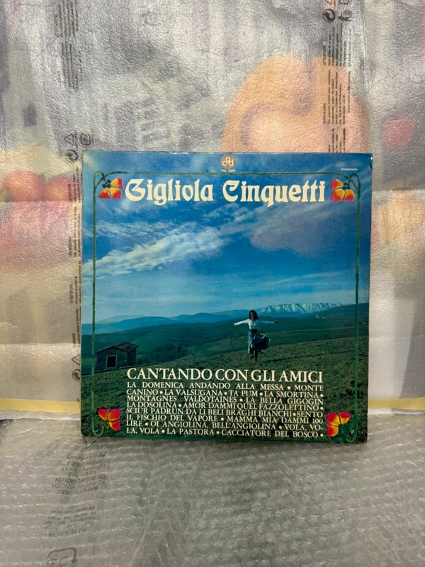 Gigliola Cinquetti Cantando con gli Amici disco in vinile vintage