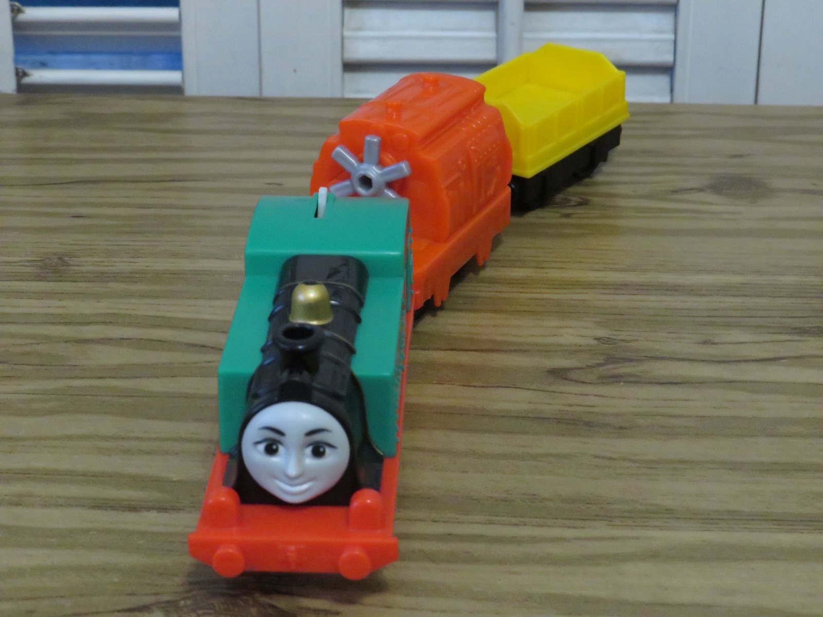 Mattel 2013 Thomas & Friends Trackmaster treno ferroviario motorizzato GINA con vagoni