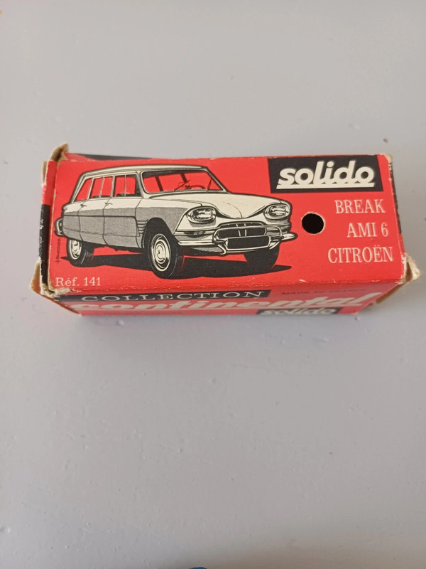 Voiture de collection break ami 6 Citroën