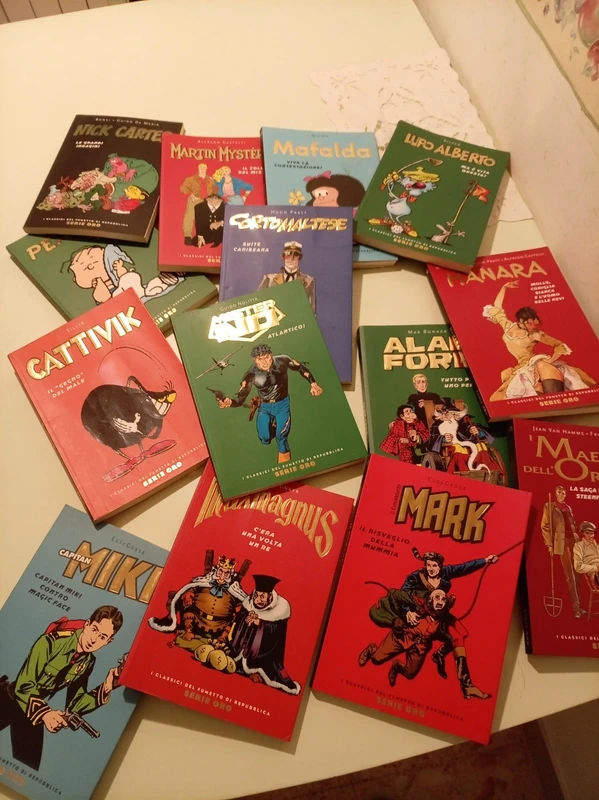 Lotto di 14 fumetti serie oro collana repubblica