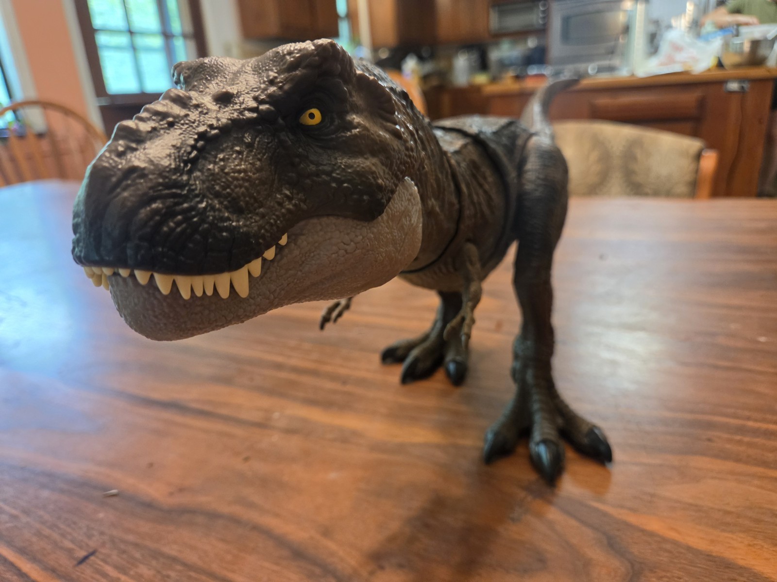 Mattel Jurassic World Thrash 'N Devour Tyrannosaurus Rex Figure HDY55 Park Used