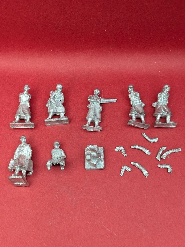 0283  WH 102-3 German soldiers 5 fig