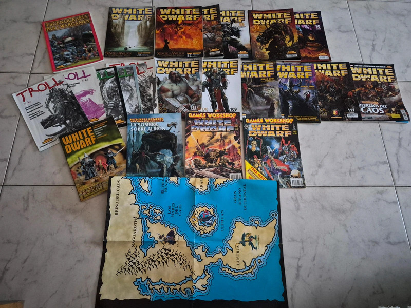 Colección White Dwarf y mapa Warhammer