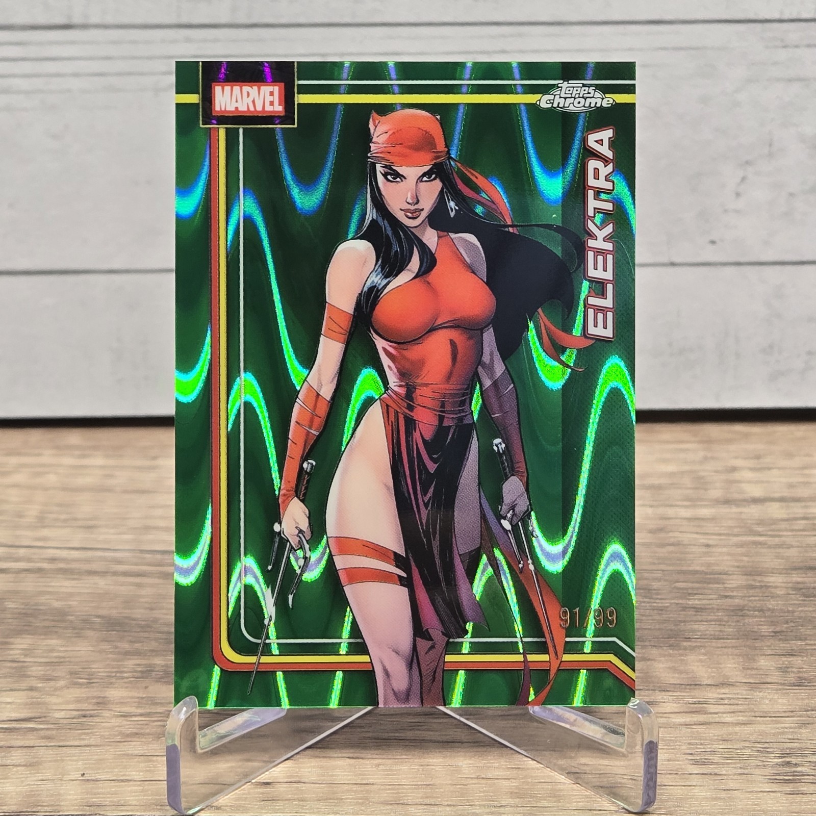 Scheda parallela cromata Elektra SN#/99 Green Ray Wave Marvel 2026 Topps #116