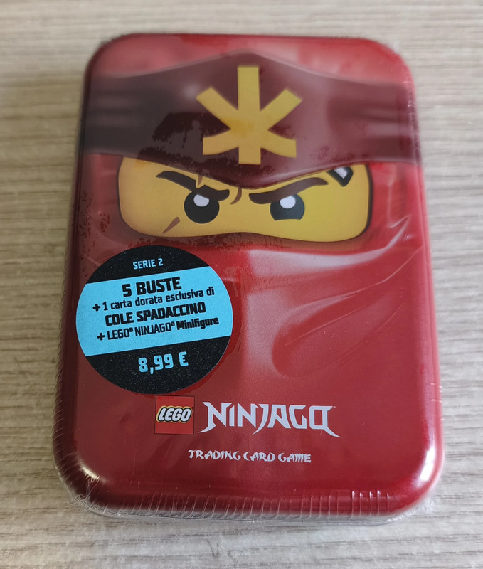 Lego Ninjago Serie 2 Ed. Italia TCG Mini Tin Rossa Cole Spadaccino + Minifigure