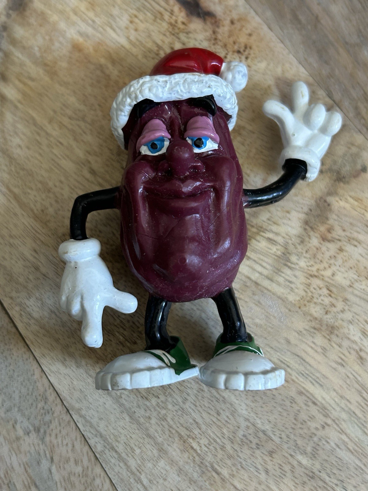 Vintage 1988 California Raisin Figure Santa Hat 3.25” Tall Green Sneakers