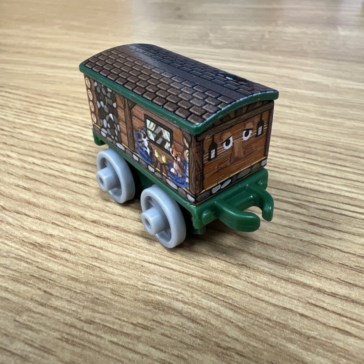 Thomas & Friends Minis - CAMPEGGIO (CABINA DI TRONCHI) ANNIE 